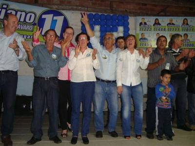 Mariano e Dair fazem primeiro comício em Turvo