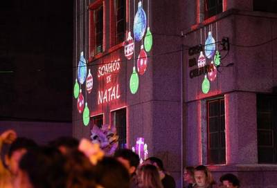 ‘Sonhos de Natal’ encanta abertura da programação natalina em Criciúma