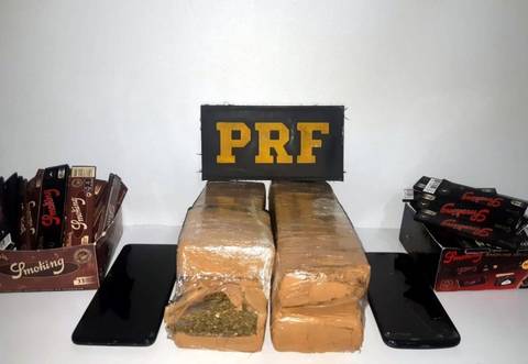 Homens são presos com maconha após fugir da fiscalização na BR-101 