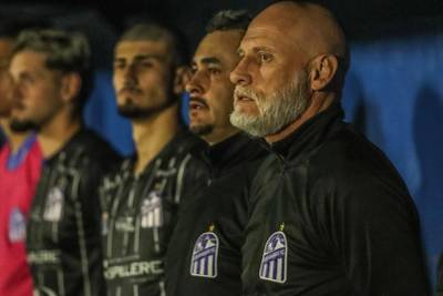 'Tenho orgulho do nosso time': Silvio Criciúma analisa Série B e fala sobre futuro no Caravaggio