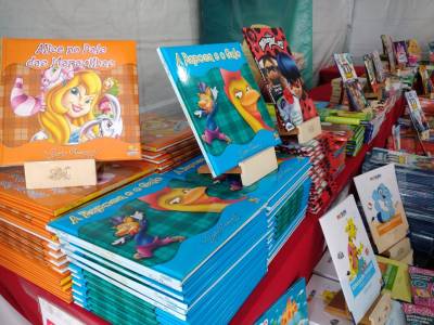 Fundação Cultura de Criciúma divulga programação até este sábado na Feira do Livro