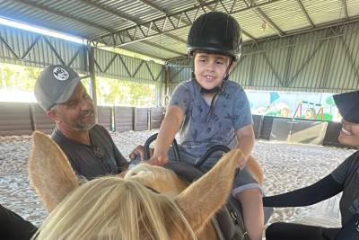 Equoterapia ajuda no desenvolvimento físico, emocional e social de pessoas autistas