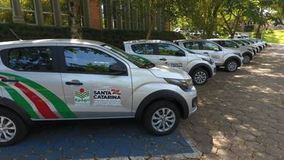 Epagri recebe 50 novos veículos para apoiar atividades da extensão rural nas 16 regionais
