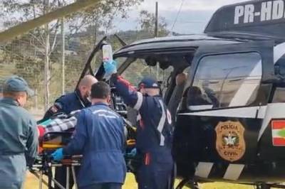 Trabalhador fica ferido após ser atingido por toras de madeira em Tubarão