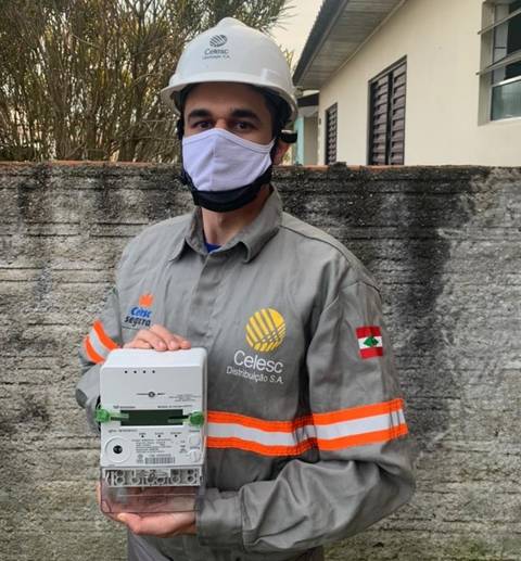 Iniciado como projeto-piloto em Araranguá, Celesc começa a instalar medidores inteligentes em Florianópolis