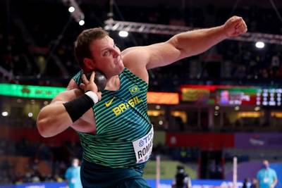 Catarinense Darlan Romani conquista título mundial indoor de arremesso de peso