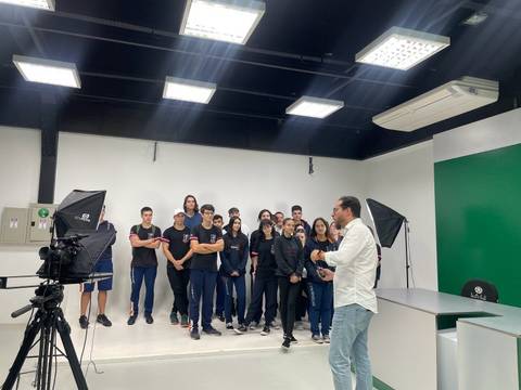 Experiências práticas marcam visita na UniSatc