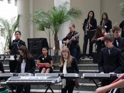 Apresentação de banda na Nereu Ramos