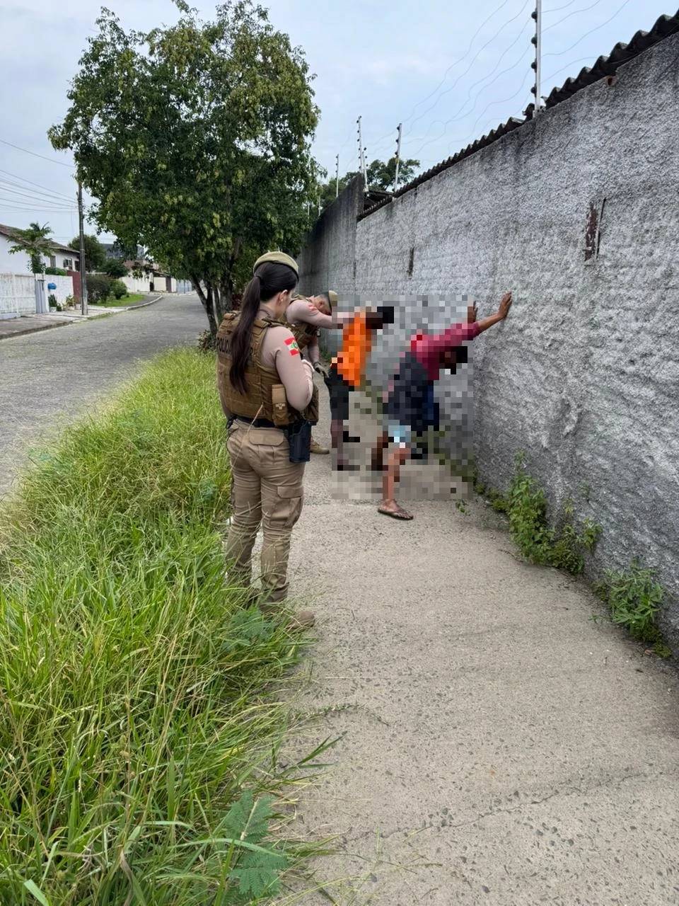 Criciúma: PM realiza operação às margens dos trilhos no bairro Pinheirinho — foto 2