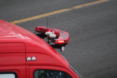 Motorista morre após saída de pista seguida de tombamento na BR-101