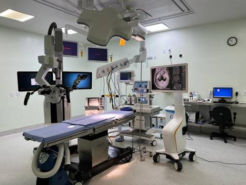 HSJ: profissionais realizam cirurgia inédita para tratamento da epilepsia refratária