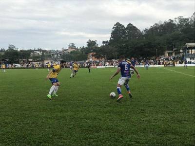 Tudo igual no primeiro jogo da final da Larm
