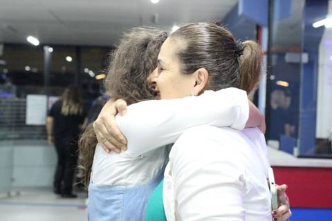 Volta às aulas na Esucri é marcada por reencontros, abraços e sorrisos