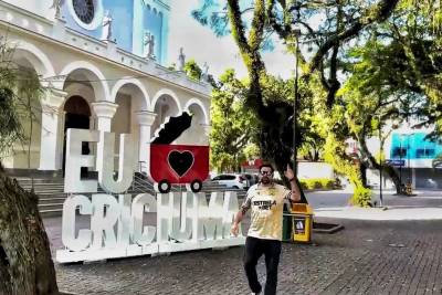 Poesia feita para homenagear centenário de Criciúma vira música e impulsiona artista a continuar criando