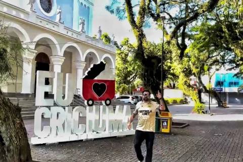 Poesia feita para homenagear centenário de Criciúma vira música e impulsiona artista a continuar criando