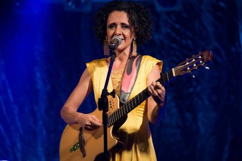 Flávia Wenceslau faz show em Nova Veneza no dia 2 novembro