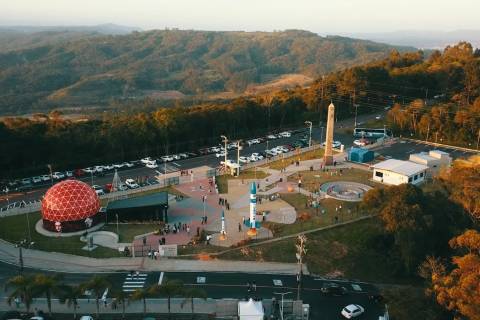 Parque Astronômico de Criciúma promove observação gratuita da Lua Cheia nesta terça-feira