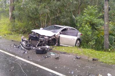 Duas pessoas são encaminhadas ao hospital após colisão de carros em Criciúma