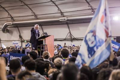 Bernie Sanders declara apoio a Biden
