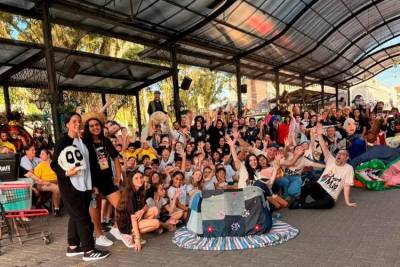 Cortejo com bonecos transforma Nova Veneza em um grande palco para o Festival AnimaMão