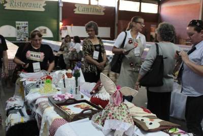 Artesãs do Balneário Rincão fazem exposição na Festa do Vinho