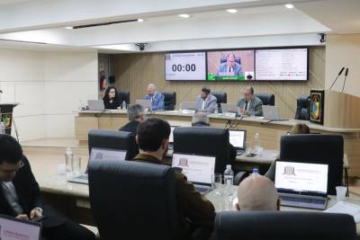 PL que exige divulgação de currículos volta ao debate e é rejeitado pela Câmara de Criciúma