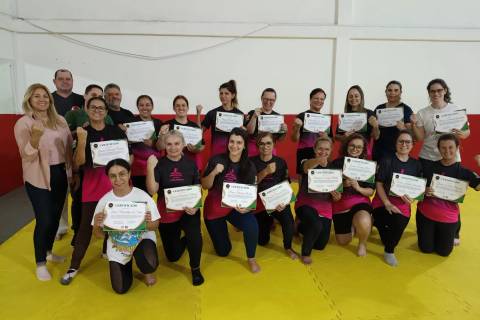 Curso de Defesa Pessoal para Mulheres encerra quarta turma