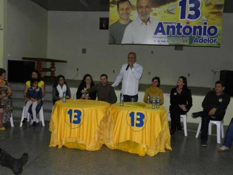 Mulheres participam de encontro com Antonio e Adelor