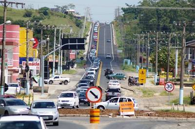 Motoristas enfrentam fila na SC-445 para chegar à praia