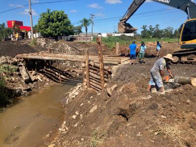 Construção de ponte provisória avança na rodovia Lino Zanolli