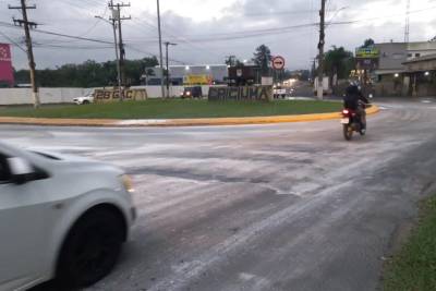 Motoristas devem redobrar a atenção na rodovia Luiz Rosso após derramamento de óleo em Criciúma