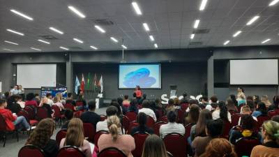 Monitores da rede municipal de ensino de Criciúma participam da formação “Autismo Presente”