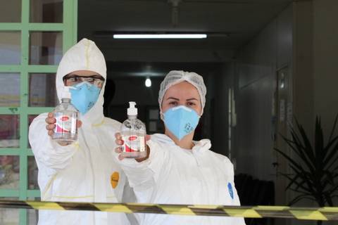 Empresas realizam doações de mantimentos e suprimentos para famílias carentes e setor da saúde
