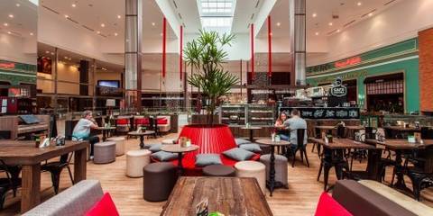 Rede de café com minibiblioteca abre no Nações Shopping