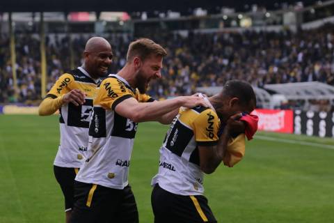 Invicto há dez jogos, Criciúma encara o Sport de olho na liderança da Série B