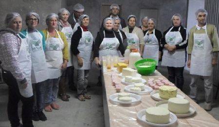 Agricultores recebem orientações sobre agroecologia e derivados de leite
