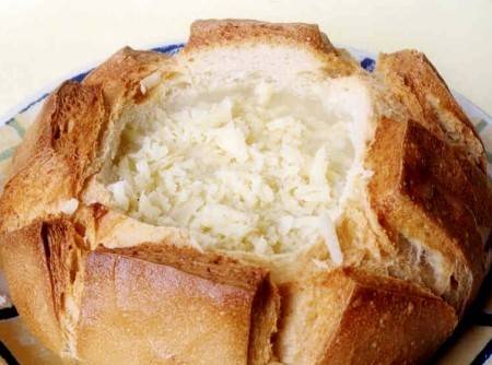 Sopa de queijo com pão Italiano 