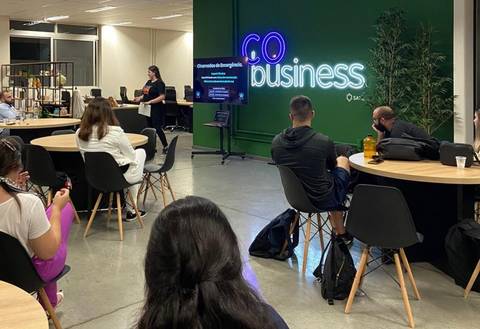 Acadêmicos da UniSatc apresentam ideias de posicionamento de mercado para empresas