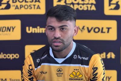 Baptista explica ausência de Ronald em jogo contra a Ponte Preta