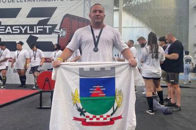 Atleta de Morro da Fumaça conquista título em campeonato de levantamento de peso
