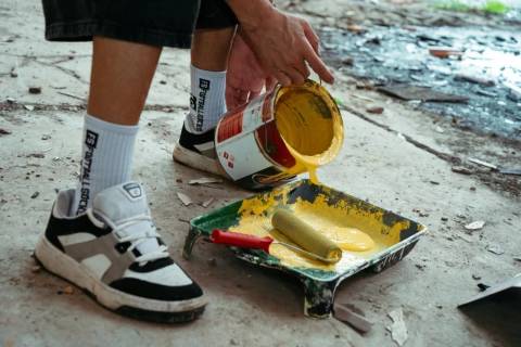 Copa do Mundo: artistas e crianças se reúnem para pintar rua em Criciúma