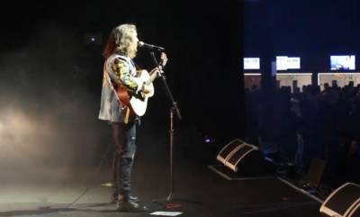 Blog do Baixo cobre shows de Vitor Kley e Anitta no Carna Arena