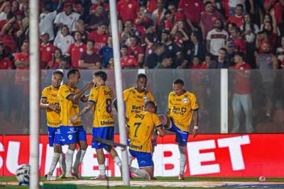 Noite de Série B tem vitória de novo líder e derrota de lanterna