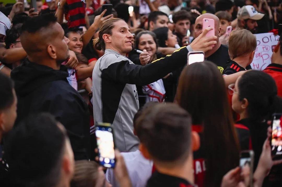 Torcida rubro-negra faz recepção ao Flamengo em Criciúma e canta: 'O Fluminense vai pagar a Série B' — foto 8