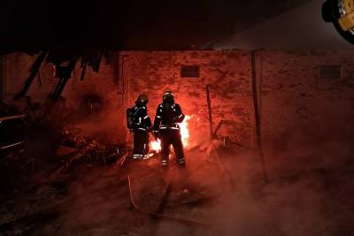Pavilhão comercial é destruído por incêndio em Araranguá