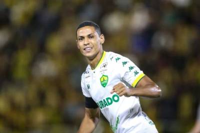 Com passagens por Grêmio e São Paulo, Criciúma encaminha contratação de zagueiro