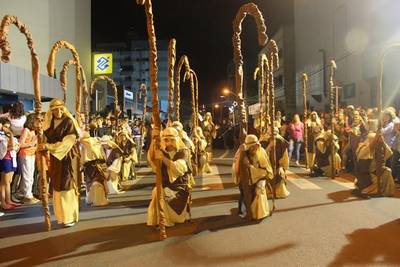 Criciumenses assistem ao Desfile de Natal