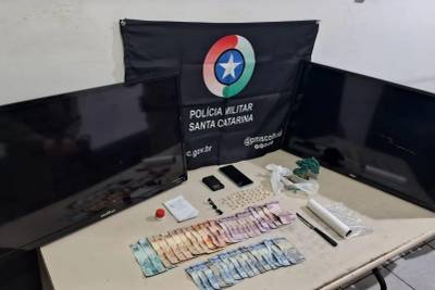 Ação policial termina com duas mulheres presas em residência