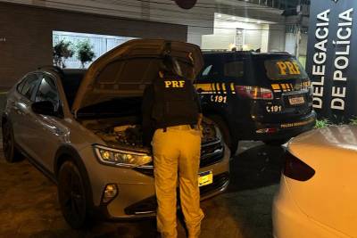 Foragida por tráfico é presa em Santa Catarina conduzindo automóvel furtado em São Paulo