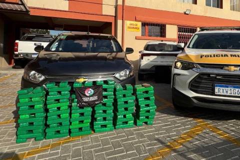 Vídeo: paraguaios são presos com mais de 120 quilos de maconha em Santa Catarina